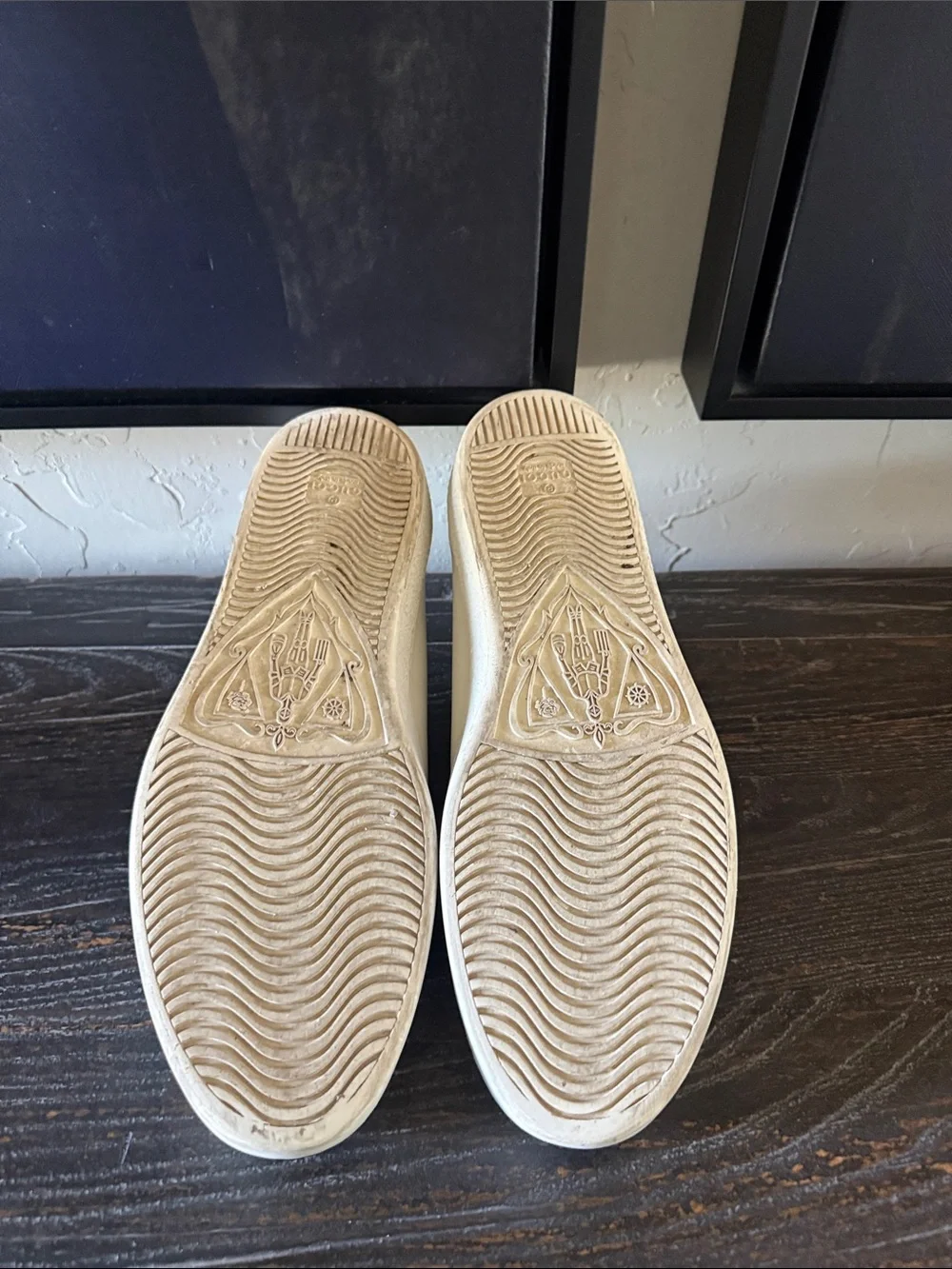 Gucci White Leather Sneakers with Red & Green Side Stripes
